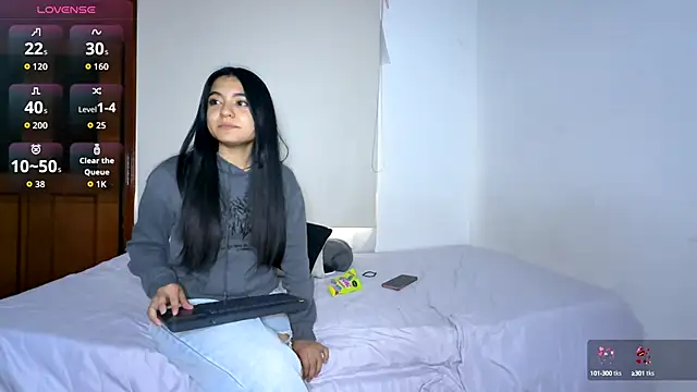 Snapshot of Gabby_and_Alice chatting on 6, 10, 2025 Gabby and Alice online show from 6, 10, 2025