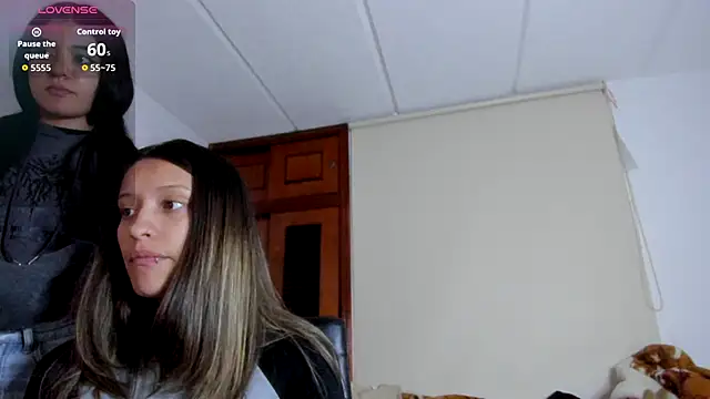 Snapshot of Gabby_and_Alice chatting on 8, 10, 2025 Gabby and Alice online show from 8, 10, 2025