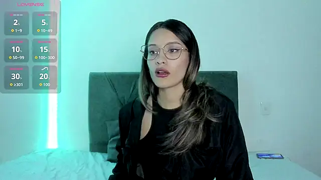 Snapshot of Gabby_and_Alice chatting on 9, 10, 2025 Gabby and Alice online show from 9, 10, 2025