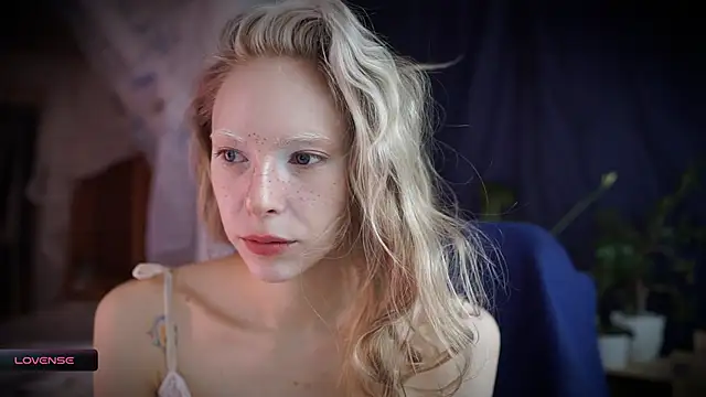  Phantom thread  online show from 22, 10, 2025