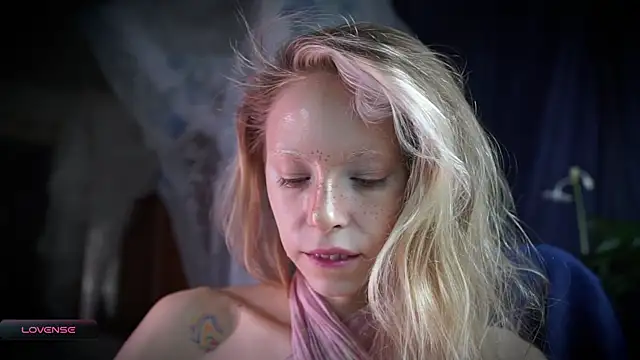  Phantom thread  online show from 27, 10, 2025