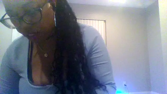 Snapshot of KittyKayla chatting on 5, 10, 2025 KittyKayla online show from 5, 10, 2025