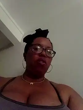 Snapshot of KittyKayla chatting on 10, 10, 2025 KittyKayla online show from 10, 10, 2025