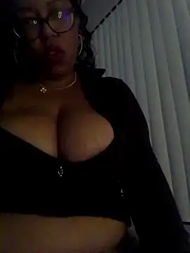 Snapshot of KittyKayla chatting on 19, 10, 2025 KittyKayla online show from 19, 10, 2025