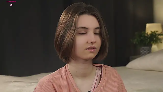 Snapshot of MeghanElson chatting on 4, 3, 2026 MeghanElson online show from 4, 3, 2026