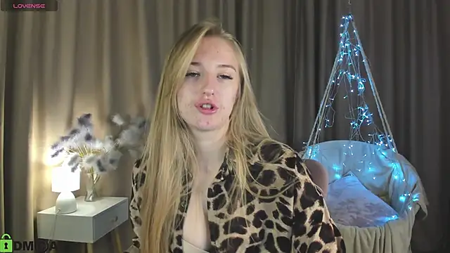 Stacy River online show from 3, 10, 2025