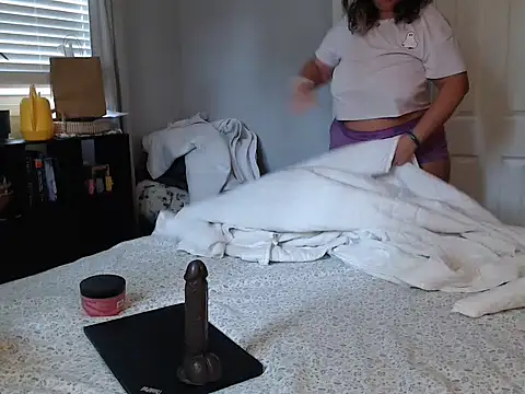 Snapshot of LauLauPAWG chatting on 28, 10, 2025 LauLauPAWG online show from 28, 10, 2025