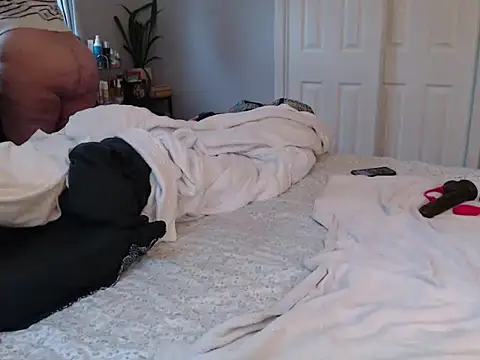 Snapshot of LauLauPAWG chatting on 26, 11, 2025 LauLauPAWG online show from 26, 11, 2025