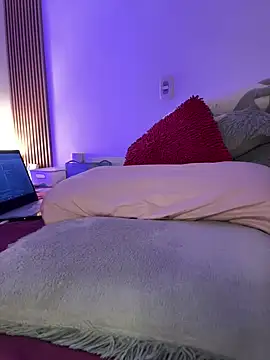 Mae Henao9 online show from 9, 9, 2025