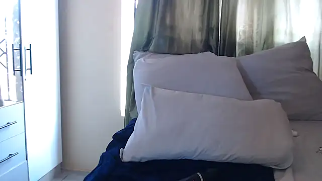 Foxybrownxx1 online show from 1, 2, 2026