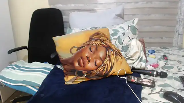 Foxybrownxx1 online show from 22, 6, 2026