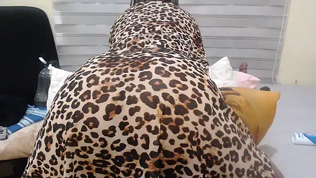 Foxybrownxx1 online show from 19, 7, 2026