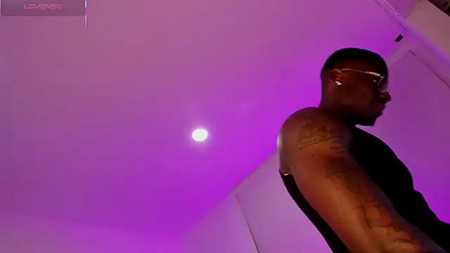 EthanTravis  online show from 6, 3, 2025