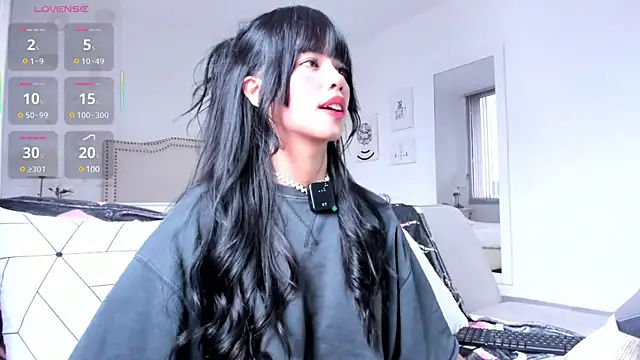 Snapshot of HannaKim chatting on 27, 2, 2025 HannaKim online show from 27, 2, 2025