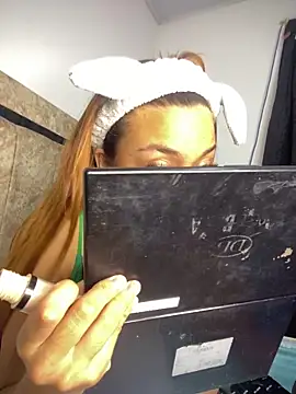 bunniestwosomee online show from 18, 6, 2026