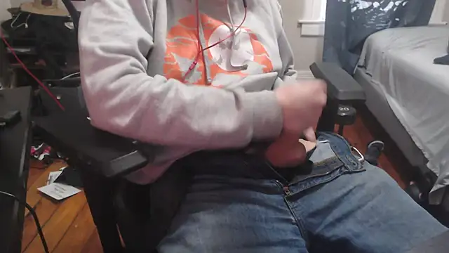 Snapshot of chicostick413 chatting on 20, 12, 2024 chicostick413 online show from 20, 12, 2024