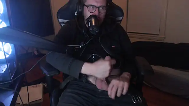 Snapshot of chicostick413 chatting on 23, 9, 2025 chicostick413 online show from 23, 9, 2025