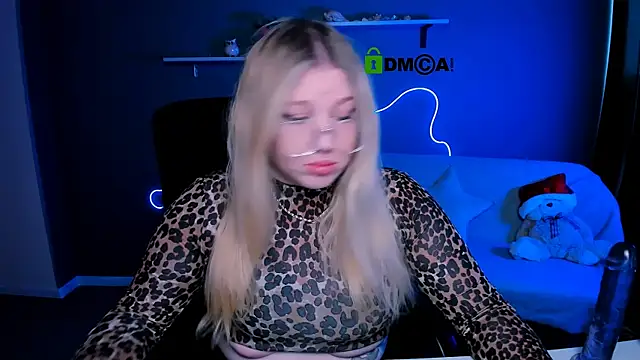 juli kisss online show from 4, 3, 2025