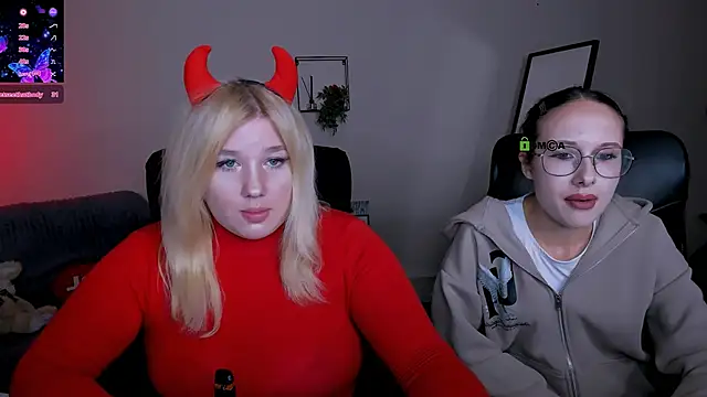 juli kisss online show from 10, 9, 2025