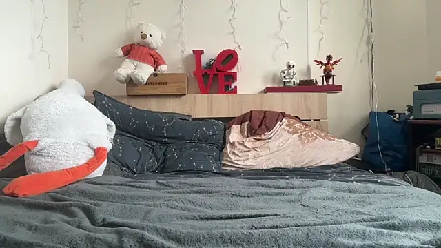 Snapshot of LinelikeOverseer chatting on 8, 3, 2026 LinelikeOverseer online show from 8, 3, 2026