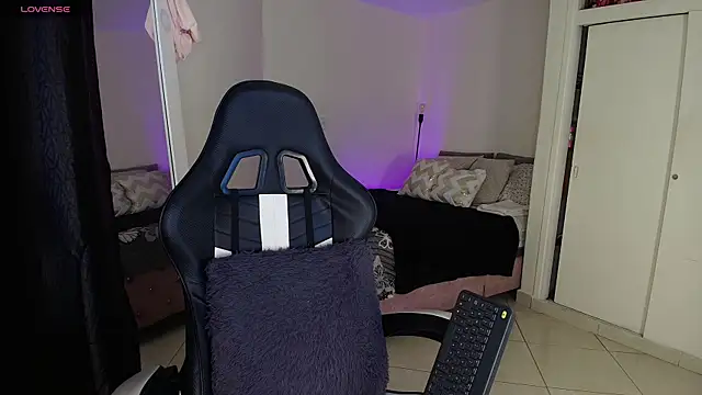 April Scarlett online show from 22, 5, 2026