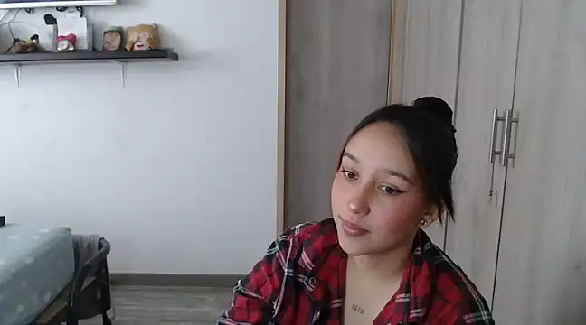 Skarlet Adams28 online show from 5, 12, 2024