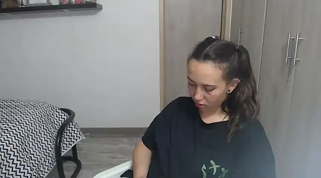 Skarlet Adams28 online show from 20, 12, 2024