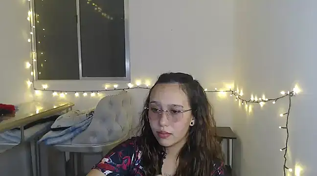 Skarlet Adams28 online show from 3, 2, 2025