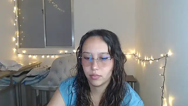 Skarlet Adams28 online show from 3, 2, 2025