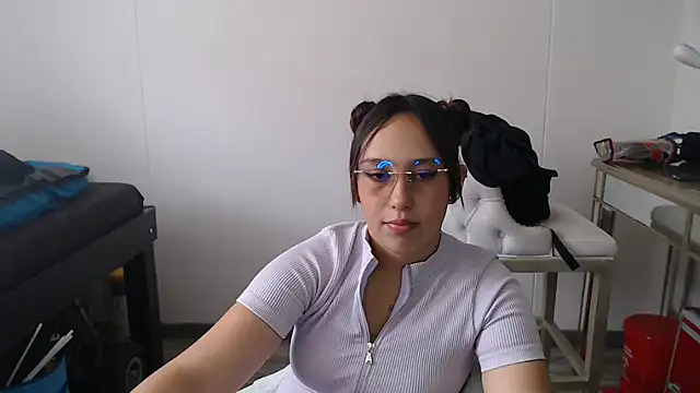 Skarlet Adams28 online show from 6, 2, 2025