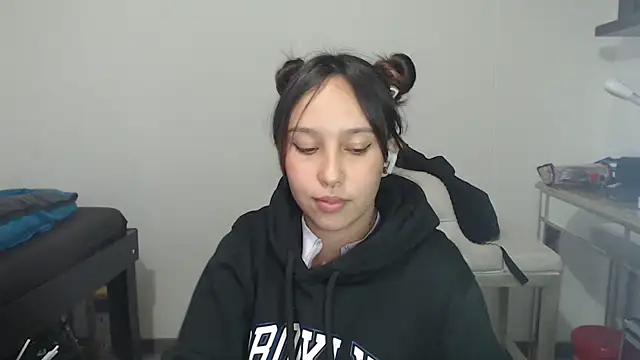 Skarlet Adams28 online show from 7, 2, 2025