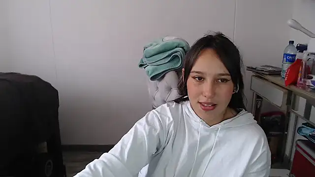 Skarlet Adams28 online show from 17, 2, 2025