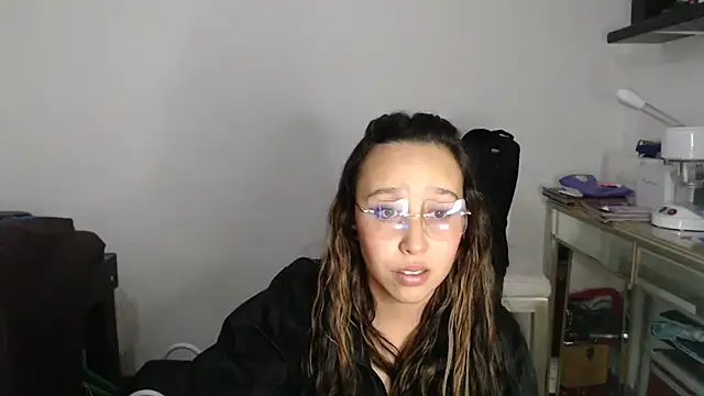 Skarlet Adams28 online show from 5, 3, 2025