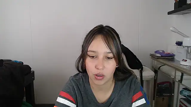 Skarlet Adams28 online show from 8, 3, 2025