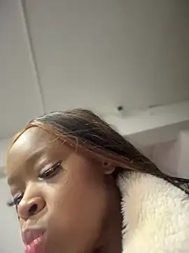 Thyana LS online show from 2, 2, 2025