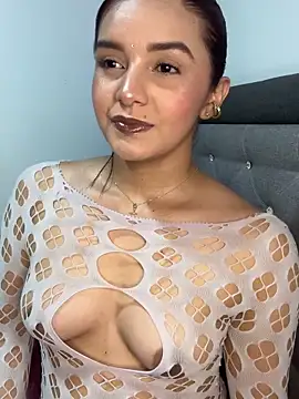 Melanyprada online show from 7, 5, 2026