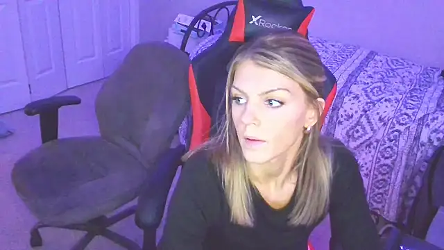 Snapshot of XMeF10 chatting on 3, 2, 2025 XMeF10 online show from 3, 2, 2025