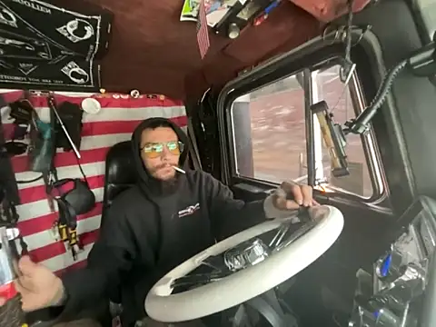 Snapshot of XMeF10 chatting on 4, 12, 2025 XMeF10 online show from 4, 12, 2025