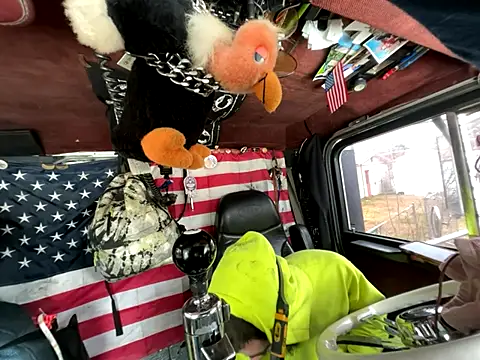 Snapshot of XMeF10 chatting on 14, 12, 2025 XMeF10 online show from 14, 12, 2025