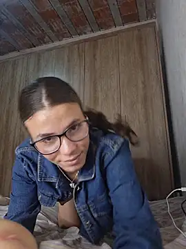 HelenHoltz online show from 5, 7, 2026
