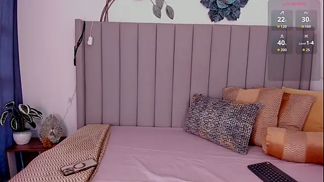 Snapshot of Saray_M_ chatting on 17, 10, 2025 Saray M  online show from 17, 10, 2025