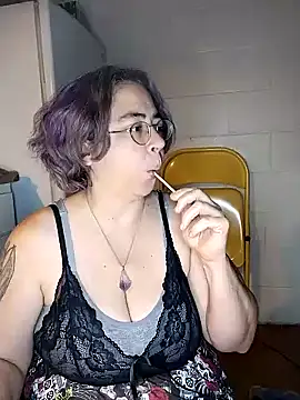 GraceHenderson online show from 12, 12, 2024