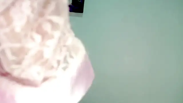 PetiteIvoryQueen19 online show from 7, 5, 2026