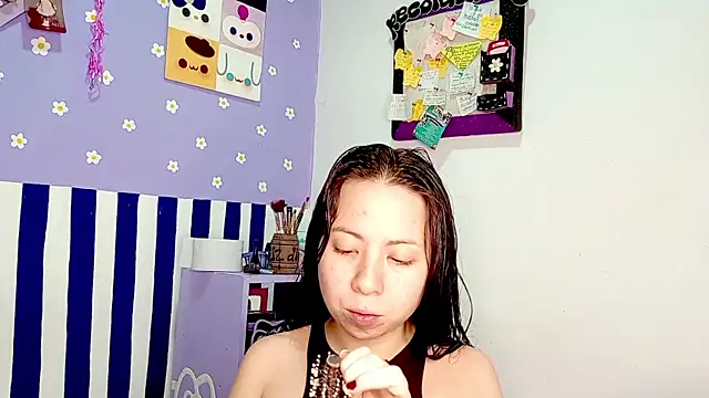 PetiteIvoryQueen19 online show from 24, 6, 2026