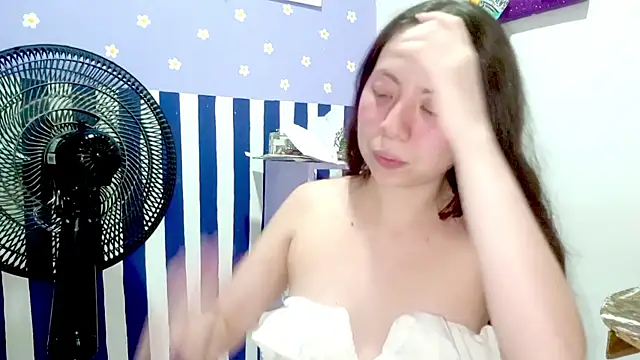 PetiteIvoryQueen19 online show from 1, 7, 2026