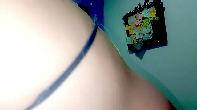 PetiteIvoryQueen19 online show from 9, 7, 2026