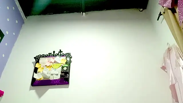 PetiteIvoryQueen19 online show from 19, 7, 2026