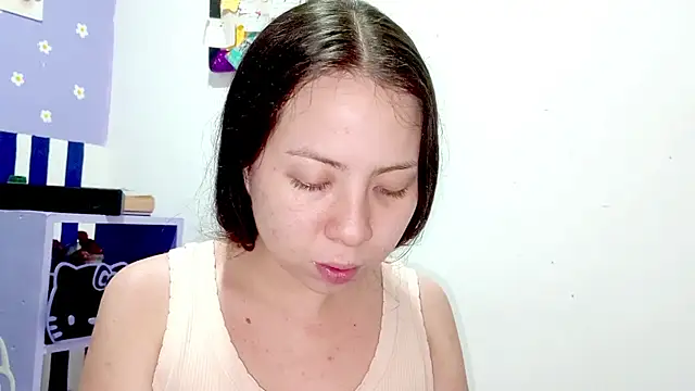 PetiteIvoryQueen19 online show from 22, 7, 2026