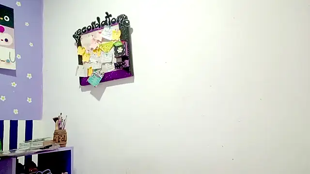 PetiteIvoryQueen19 online show from 25, 7, 2026