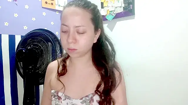 PetiteIvoryQueen19 online show from 1, 8, 2026